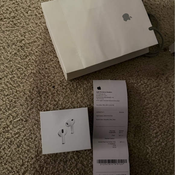 Apple AirPods Pro with White Case